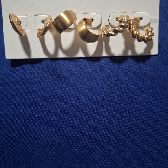 Lucky Brand Gold Earring Set - Picture 1 of 3